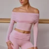 Genomskinlig off-shoulder-top med långa ärmar i mjukrosa Genomskinlig off-shoulder-top med långa ärmar i mjukrosa