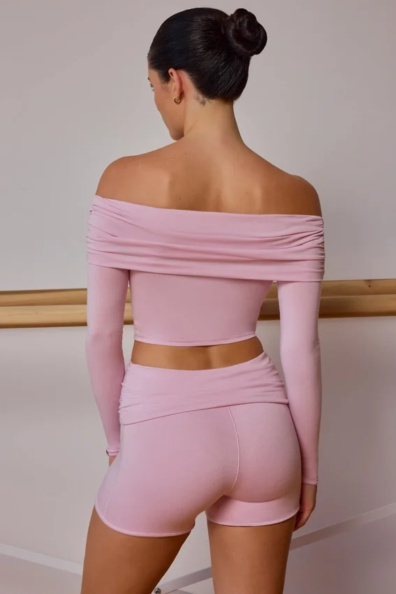 Genomskinlig off-shoulder-top med långa ärmar i mjukrosa Genomskinlig off-shoulder-top med långa ärmar i mjukrosa