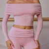 Genomskinlig off-shoulder-top med långa ärmar i mjukrosa Genomskinlig off-shoulder-top med långa ärmar i mjukrosa