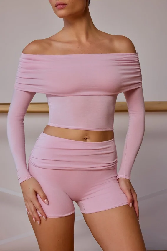 Genomskinlig off-shoulder-top med långa ärmar i mjukrosa Genomskinlig off-shoulder-top med långa ärmar i mjukrosa