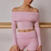 Genomskinlig off-shoulder-top med långa ärmar i mjukrosa Genomskinlig off-shoulder-top med långa ärmar i mjukrosa
