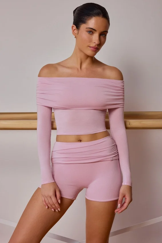 Genomskinlig off-shoulder-top med långa ärmar i mjukrosa Genomskinlig off-shoulder-top med långa ärmar i mjukrosa