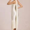 Giada Midaxi-klänning med scarf-detalj i ivory Giada Midaxi-klänning med scarf-detalj i ivory
