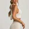 Gianna Bouclé halterneck crop top i vitt Gianna Bouclé halterneck crop top i vitt