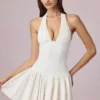 Haddie Modal Broderie Anglaise halterneck-miniklänning i vitt Haddie Modal Broderie Anglaise halterneck-miniklänning i vitt