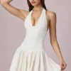 Haddie Modal Broderie Anglaise halterneck-miniklänning i vitt Haddie Modal Broderie Anglaise halterneck-miniklänning i vitt