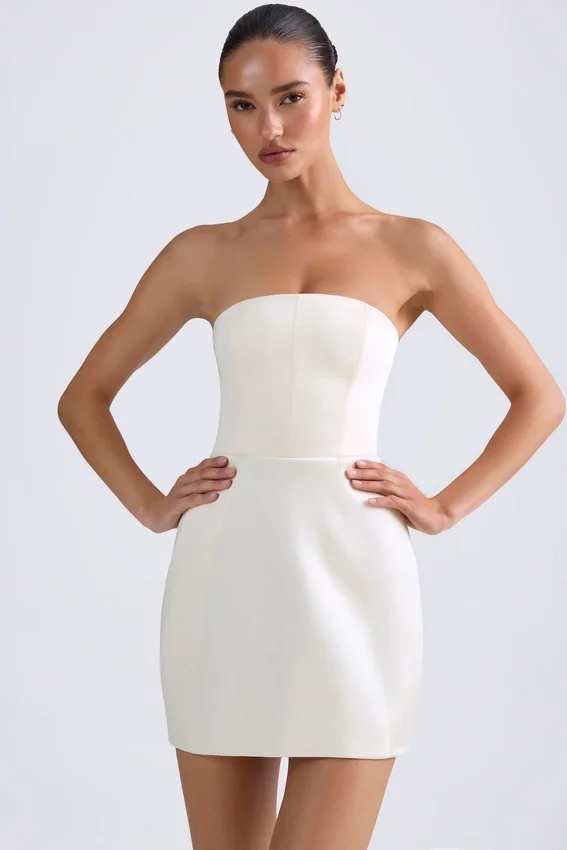 Haisley Bandeau Structured Tulip Miniklänning i elfenben Haisley Bandeau Structured Tulip Miniklänning i elfenben