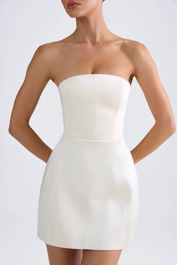 Haisley Bandeau Structured Tulip Miniklänning i elfenben Haisley Bandeau Structured Tulip Miniklänning i elfenben