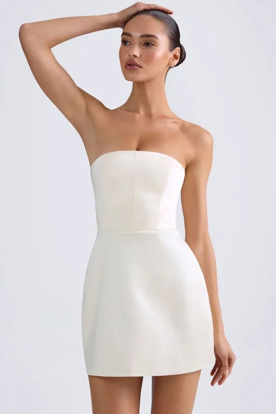 Haisley Bandeau Structured Tulip Miniklänning i elfenben Haisley Bandeau Structured Tulip Miniklänning i elfenben
