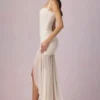 Haruna asymmetrisk korsettklänning med rynkad detalj i ivory Haruna asymmetrisk korsettklänning med rynkad detalj i ivory