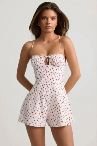 Helaia rynkad rygglös Playsuit i körsbärsmönster Helaia rynkad rygglös Playsuit i körsbärsmönster