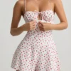 Helaia rynkad rygglös Playsuit i körsbärsmönster Helaia rynkad rygglös Playsuit i körsbärsmönster