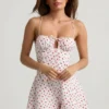 Helaia rynkad rygglös Playsuit i körsbärsmönster Helaia rynkad rygglös Playsuit i körsbärsmönster