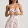 Helaia rynkad rygglös Playsuit i körsbärsmönster Helaia rynkad rygglös Playsuit i körsbärsmönster