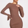 Helena ribbad modal långärmad draperad miniklänning i mocha Helena ribbad modal långärmad draperad miniklänning i mocha