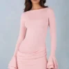 Helena ribbad modalklänning med långa ärmar och draperad miniklänning i blushrosa Helena ribbad modalklänning med långa ärmar och draperad miniklänning i blushrosa