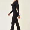 Helene Modal Ruched Plunge Flared Jumpsuit i svart Helene Modal Ruched Plunge Flared Jumpsuit i svart