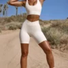 Högmidjade FlexiRib-bikeshorts i ivory Högmidjade FlexiRib-bikeshorts i ivory
