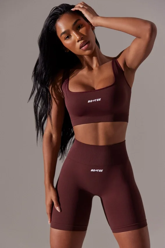Högmidjade Super Sculpt-cykelshorts i vinrött Högmidjade Super Sculpt-cykelshorts i vinrött