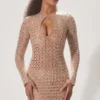 Ilana Embellished Semi-Sheer Cut-Out Miniklänning i Almond Ilana Embellished Semi-Sheer Cut-Out Miniklänning i Almond