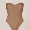 Intimates axelbandslös bodys i honungsfärg Intimates axelbandslös bodys i honungsfärg