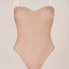 Intimates axelbandslös bodys i varm persika Intimates axelbandslös bodys i varm persika