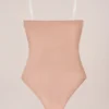 Intimates axelbandslös bodys i varm persika Intimates axelbandslös bodys i varm persika