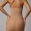 Intimates mjuk, genomskinlig bandeau-miniklänning i mandel Intimates mjuk, genomskinlig bandeau-miniklänning i mandel