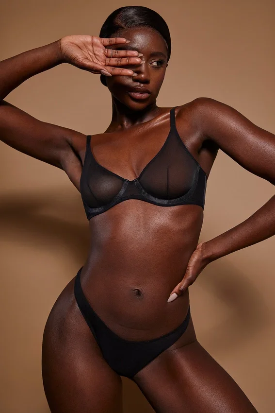 Intimates mjuk mesh-bh med bygel i svart Intimates mjuk mesh-bh med bygel i svart