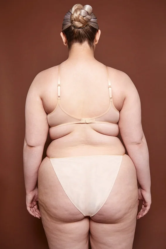 Intimates mjuk mesh-bh med triangeltopp i beige Intimates mjuk mesh-bh med triangeltopp i beige