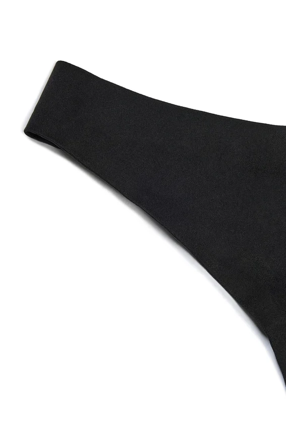 Intimates sömlös stickad string i svart Intimates sömlös stickad string i svart