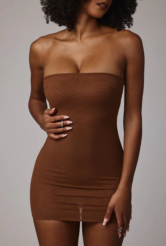 Intimates Soft Sheer-Mesh Bandeau Mini Slip Klänning i Mocha Intimates Soft Sheer-Mesh Bandeau Mini Slip Klänning i Mocha
