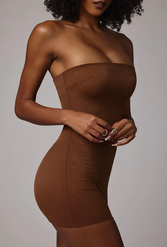 Intimates Soft Sheer-Mesh Bandeau Mini Slip Klänning i Mocha Intimates Soft Sheer-Mesh Bandeau Mini Slip Klänning i Mocha