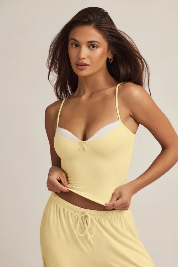 Isalie Modal Camisole Pyjama Top i pastellgult Isalie Modal Camisole Pyjama Top i pastellgult