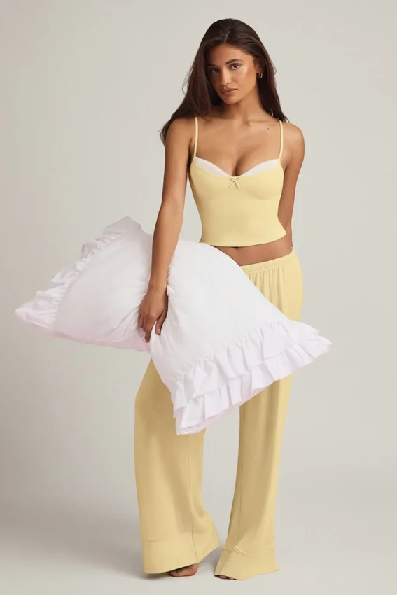 Isalie Modal Camisole Pyjama Top i pastellgult Isalie Modal Camisole Pyjama Top i pastellgult