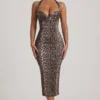 Ismay midilång bodycon-klänning med lager på lager och halterneck i leopardmönster Ismay midilång bodycon-klänning med lager på lager och halterneck i leopardmönster