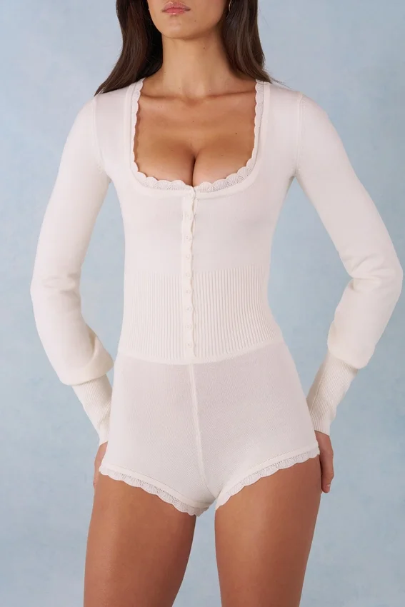 Ismera stickad långärmad jumpsuit i ivory Ismera stickad långärmad jumpsuit i ivory