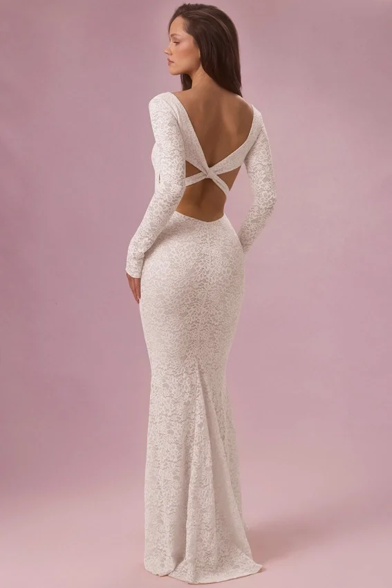 Isolde Lace Long-Sleeve Maxiklänning i ivory Isolde Lace Long-Sleeve Maxiklänning i ivory