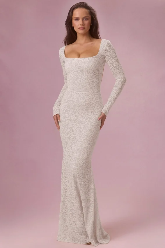 Isolde Lace Long-Sleeve Maxiklänning i ivory Isolde Lace Long-Sleeve Maxiklänning i ivory