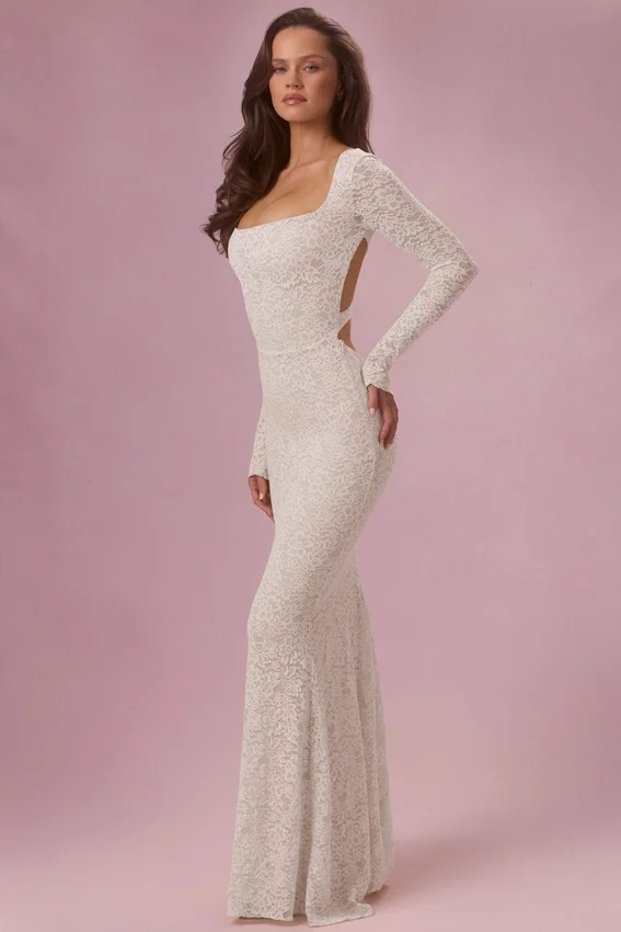 Isolde Lace Long-Sleeve Maxiklänning i ivory Isolde Lace Long-Sleeve Maxiklänning i ivory