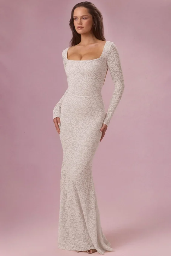 Isolde Lace Long-Sleeve Maxiklänning i ivory Isolde Lace Long-Sleeve Maxiklänning i ivory