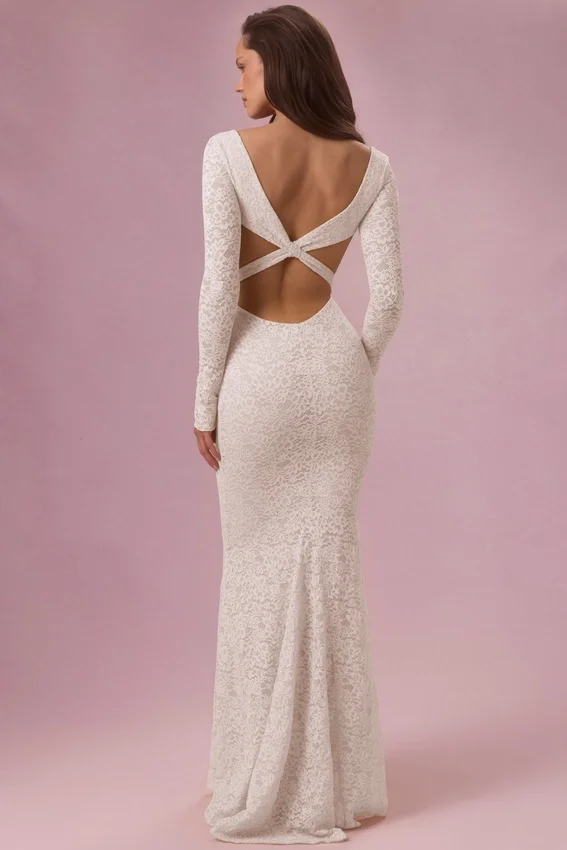 Isolde Lace Long-Sleeve Maxiklänning i ivory Isolde Lace Long-Sleeve Maxiklänning i ivory