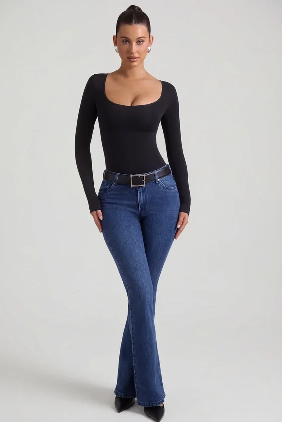 Jacey högmidjade flared-jeans i indigotvätt Jacey högmidjade flared-jeans i indigotvätt
