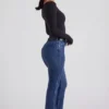 Jacey högmidjade flared-jeans i indigotvätt Jacey högmidjade flared-jeans i indigotvätt