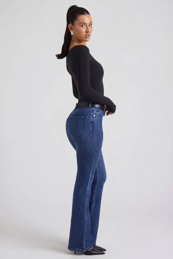 Jacey högmidjade flared-jeans i indigotvätt Jacey högmidjade flared-jeans i indigotvätt
