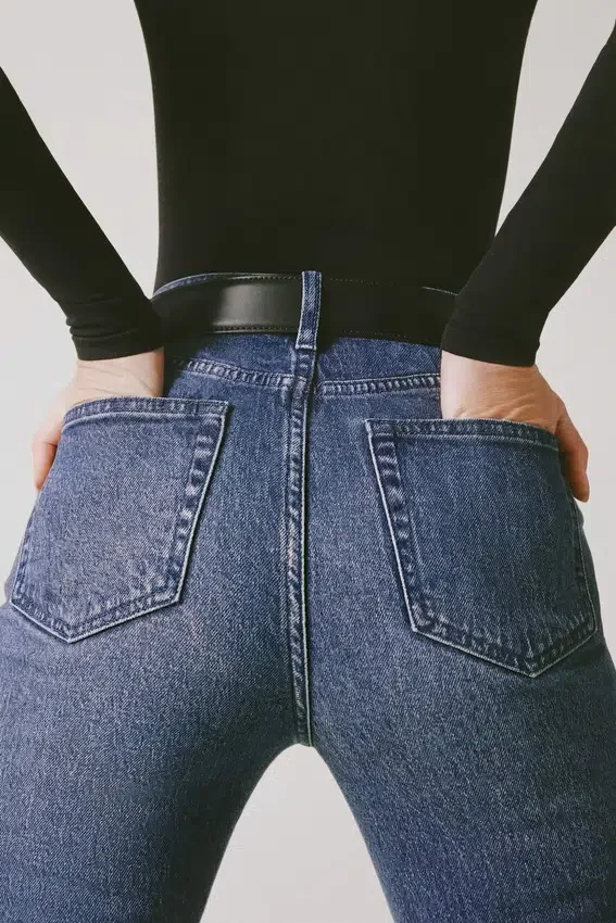 Jacey högmidjade flared-jeans i indigotvätt Jacey högmidjade flared-jeans i indigotvätt