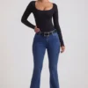 Jacey högmidjade flared-jeans i indigotvätt Jacey högmidjade flared-jeans i indigotvätt