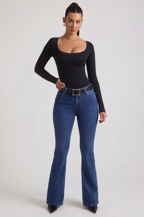 Jacey högmidjade flared-jeans i indigotvätt Jacey högmidjade flared-jeans i indigotvätt