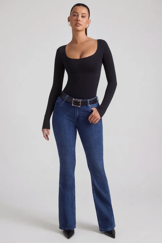 Jacey högmidjade flared-jeans i indigotvätt Jacey högmidjade flared-jeans i indigotvätt