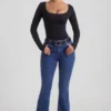 Jacey högmidjade flared-jeans i indigotvätt Jacey högmidjade flared-jeans i indigotvätt